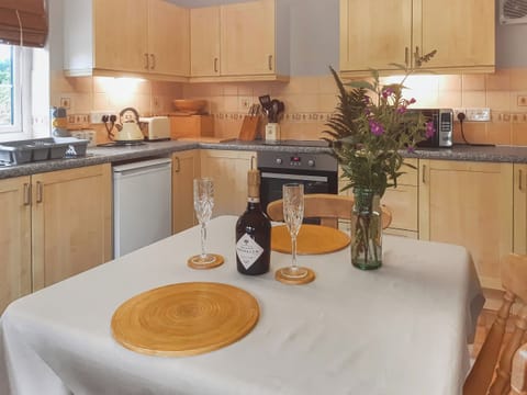 Kitchen/diner | The Old Dairy, Mount Hawke