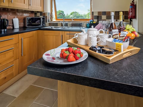 Well equipped kitchen with breakfast bar | Blackberry Barn - Middle Huntingford Barns, Charfield, near Wotton-under-Edge