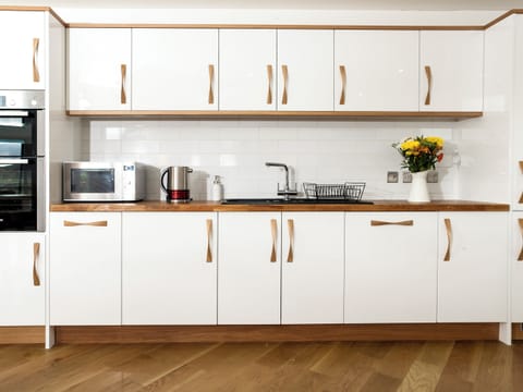 Well-equipped fitted kitchen | Strathspey Lodge, Duthil, Carrbridge, near Aviemore