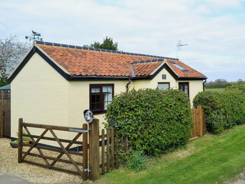 Charming, detached holiday cottage | Pheasant Lodge, Welborne, near Dereham
