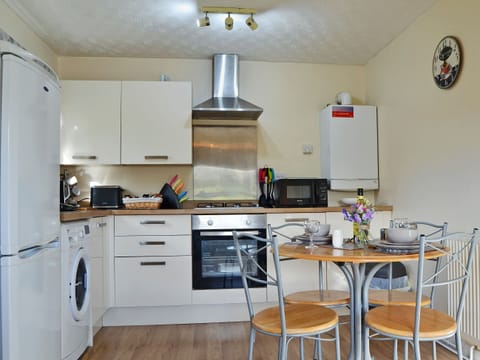 Well presented kitchen/dining area | The Meadow Flat, Shanklin