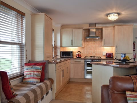 Open plan living space with balcony | Sunsets@Spinnakers, Newquay