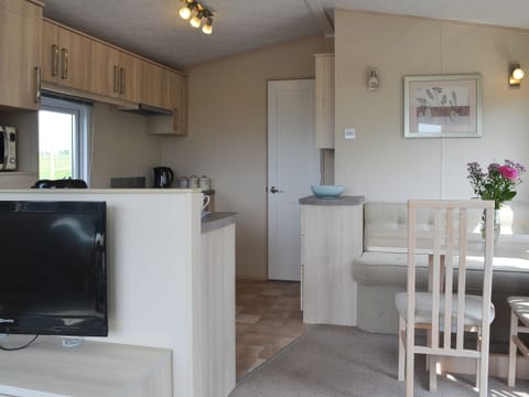 Open plan living space | Porthdy Crey r Wen - Neuadd Wen Cottages, Llanfachraeth, near Holyhead