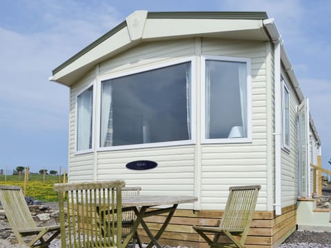 Exterior and sitting out area | Porthdy Crey r Wen - Neuadd Wen Cottages, Llanfachraeth, near Holyhead