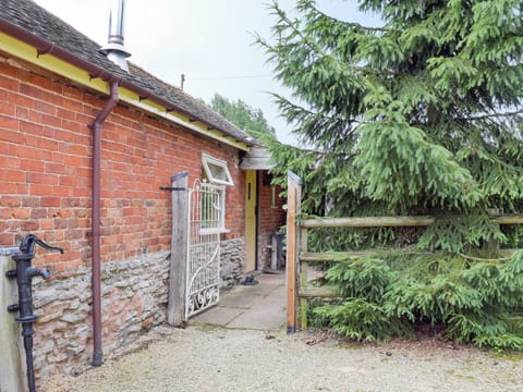 Main entrance to cottage | Rye Court Cottage, Berrow, near Malvern