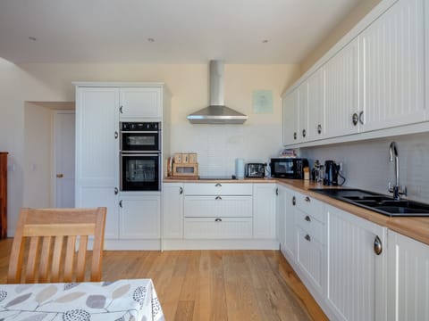 Kitchen/diner | Meadowgreen Farmhouse, Lour, near Forfar