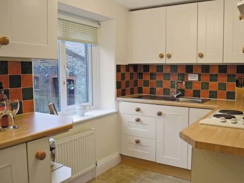 Well equipped kitchen | Penhill Farm Cottage, Fremington, near Barnstaple