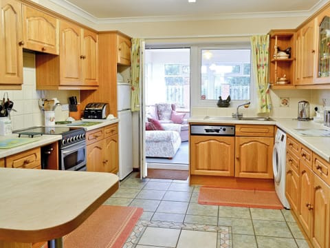 Kitchen | Cleeve Cottages - South Cleeve Bungalow, Churchinford, nr. Taunton
