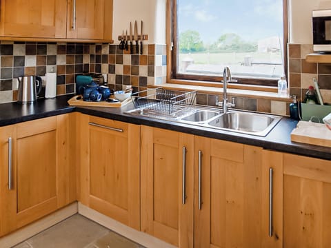 Well-equipped fitted kitchen | Bramble Barn - Middle Huntingford Barns, Charfield, near Wotton-under-Edge
