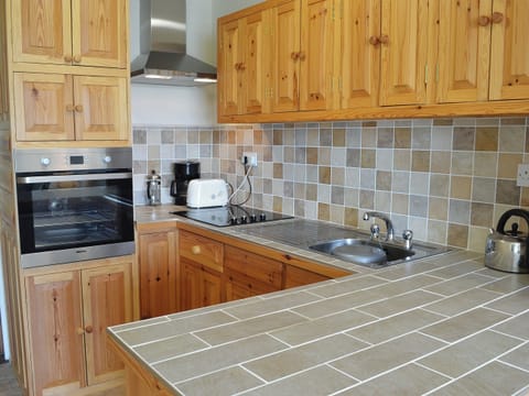 Well equipped kitchen | Lowenna - Polhaun Holiday Apartments, Mevagissey, near St Austell