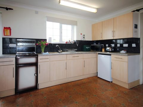 Well appointed kitchen area | Tom Putt - The Old Kennels Holidays, Ledbury