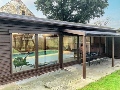 The Mini Spa | Green Farm Cottages - The Old Cow Shed - Green Farm Holiday Cottages, Cutthorpe, near Chesterfield