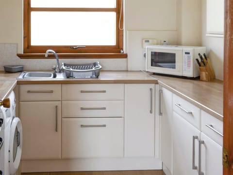 Well-equipped fitted kitchen | Lochinchard Cottage, Kinlochbervie, Sutherland