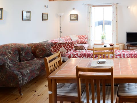 Charming wood-floored open plan living area | Watermill Cottages - Watermill Cottages, John O’ Groats