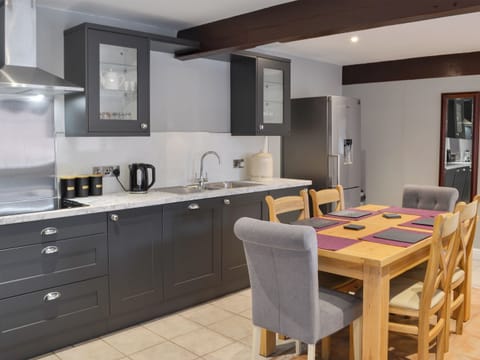 Kitchen/ dining area | Koi Keep - Wallrudding Farm Cottages, Doddington, near Lincoln