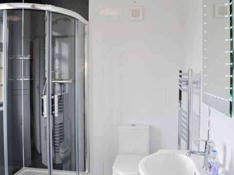 Shower room | Windways, Port Erin