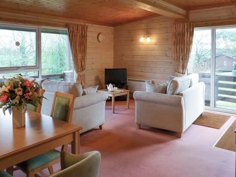 Welcoming living area | Lodge 18, Woolsery, Bideford