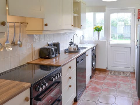 Well-equipped fitted kitchen | The Chase, Walcott, near North Walsham