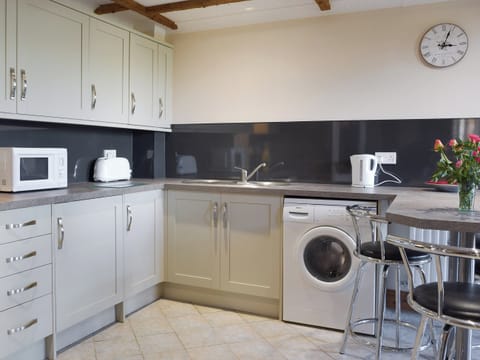 Well-equipped fitted kitchen | Yr Efail Argoed, Llanddowror, near Laugharne