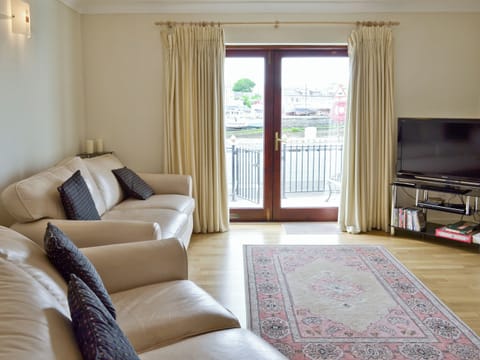 Spacious lounge area | Harbour View, Castletown