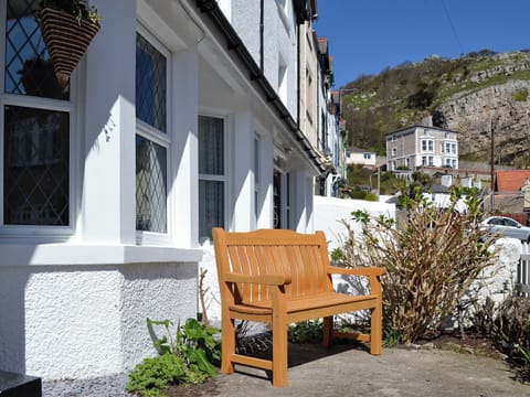 Seating area | Llwynon Cottage, Llandudno