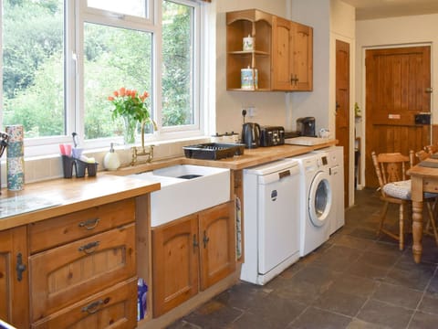 Characterful kitchen with dining area | Oakdene Lodge, Wimborne