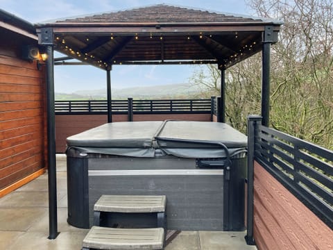 Hot tub | Crown Hill Lodge, Cononley, near Skipton