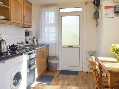 Well-equipped kitchen with convenient dining area | Tynlone Villa, Swyddffynnon, near Devils Bridge
