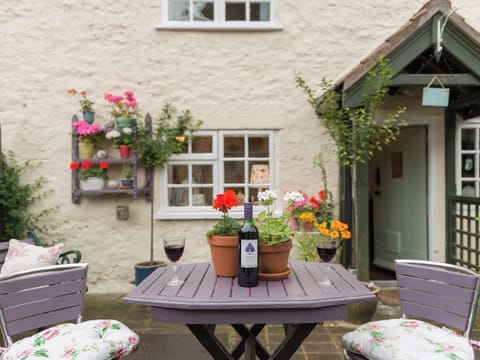 Outdoor furniture in rear courtyard | Brewery House Cottage, Bishop Middleham, near Durham