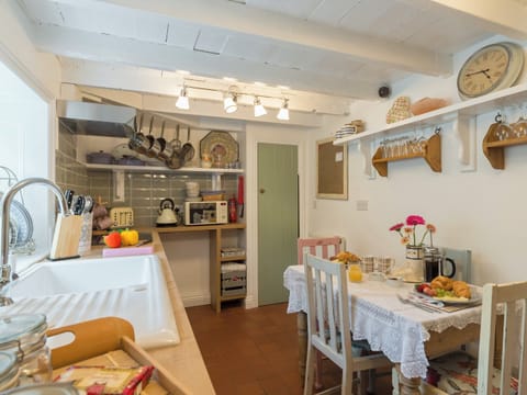 Well-appointed kitchen with dining area | Brewery House Cottage, Bishop Middleham, near Durham