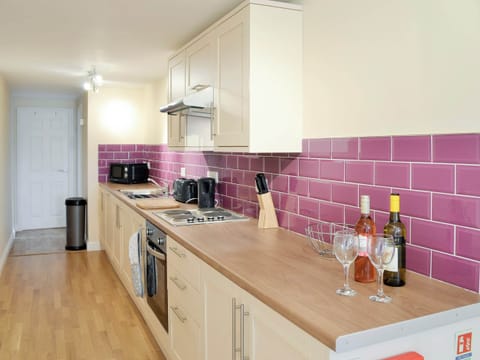Well-equipped fitted kitchen | Lindum Leys, Marazion