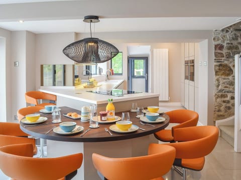 Beautiful contemporary dining/kitchen space | Tan Y Fford, Glyngarth, near Beaumaris