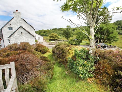 Large garden | Coelard Farmhouse - Coelard, Appin