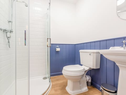 En-suite | The Barnhouse - Hawes Brown Moor Cottages, Hawes