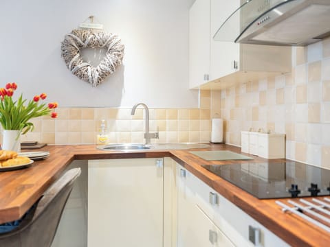 kitchen | Bwthyn Bach, Dyffryn Ardudwy, near Barmouth