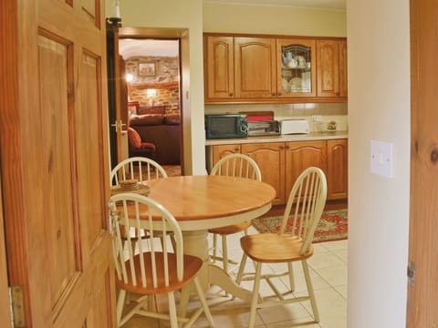 Dining area | Cae Bach Cottage, Dinas, Lleyn Peninsula