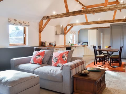 Light and airy living space with vaulted ceiling | Chiddock Cottage - Midgham Farm, Ringwood