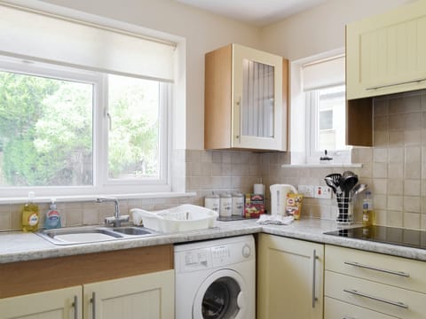 Well-equipped fitted kitchen | Jasper, Broadstone, near Bournemouth