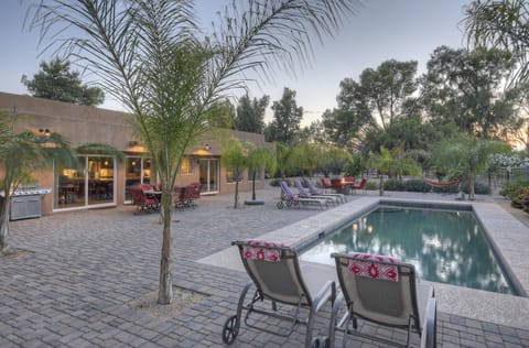 Sensational sunsets, a heated pool and a golf course view are part of the magic guests will experience at SCOTTSDALE SHEA EAST.