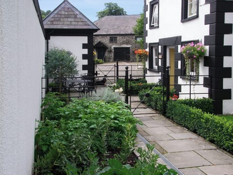 Exterior | Sheriffs Lodge, Llangadog