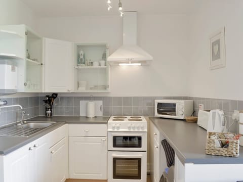 Well-equipped fitted kitchen | St Martins Square Apartment 2, Scarborough