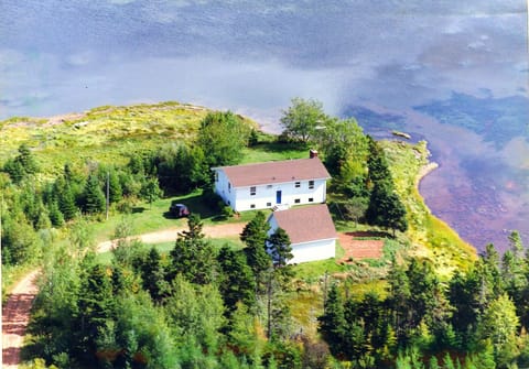 House on delightful secluded peninsula in Fortune