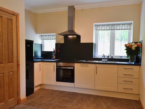 Large kitchen with tiled floor | Laundry Cottage, Ceannacroc