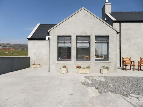 Hebridean holiday property adjoining the owners’ home | Kilbride Cottage, Near Lochboisdale, South Uist