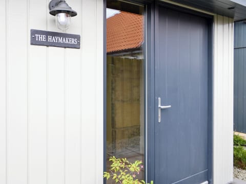 Main entrance door | The Haymakers - Paddockhall Cottages, Linlithgow, near Edinburgh 
