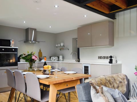 Kitchen and dining area | Maes Merlin, Llanddeusant, near Llangadog