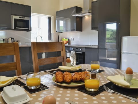 Kitchen/diner | Tawelfan - Hafan Dawel Cottages, Cilcennin, near Aberaeron