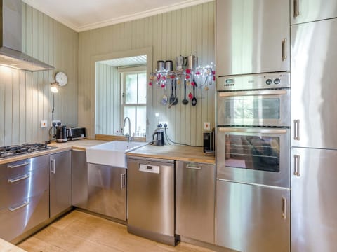 Double bedroom | The Cottage, Bankfoot, nr. Dunkeld