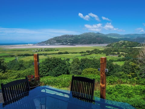 Sitting-out-area | Treetops, Arthog, near Dolgellau