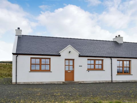 Spacious, well-presented, semi-detached cottage | Beith, Hungladder, near Uig